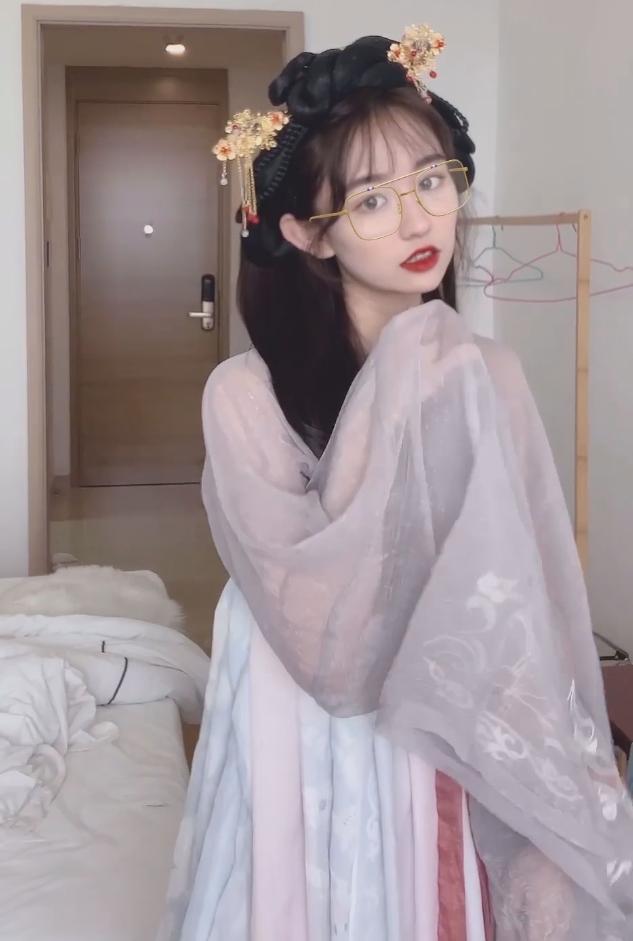 仙气十足汉服小姐姐-0.jpg